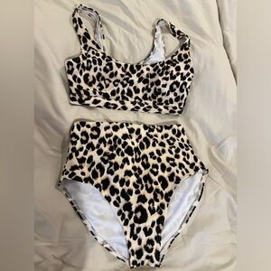 Old Navy Women’s XS Leopard Two-Piece Swimsuit, High-Waisted Bottoms, Lined Cups